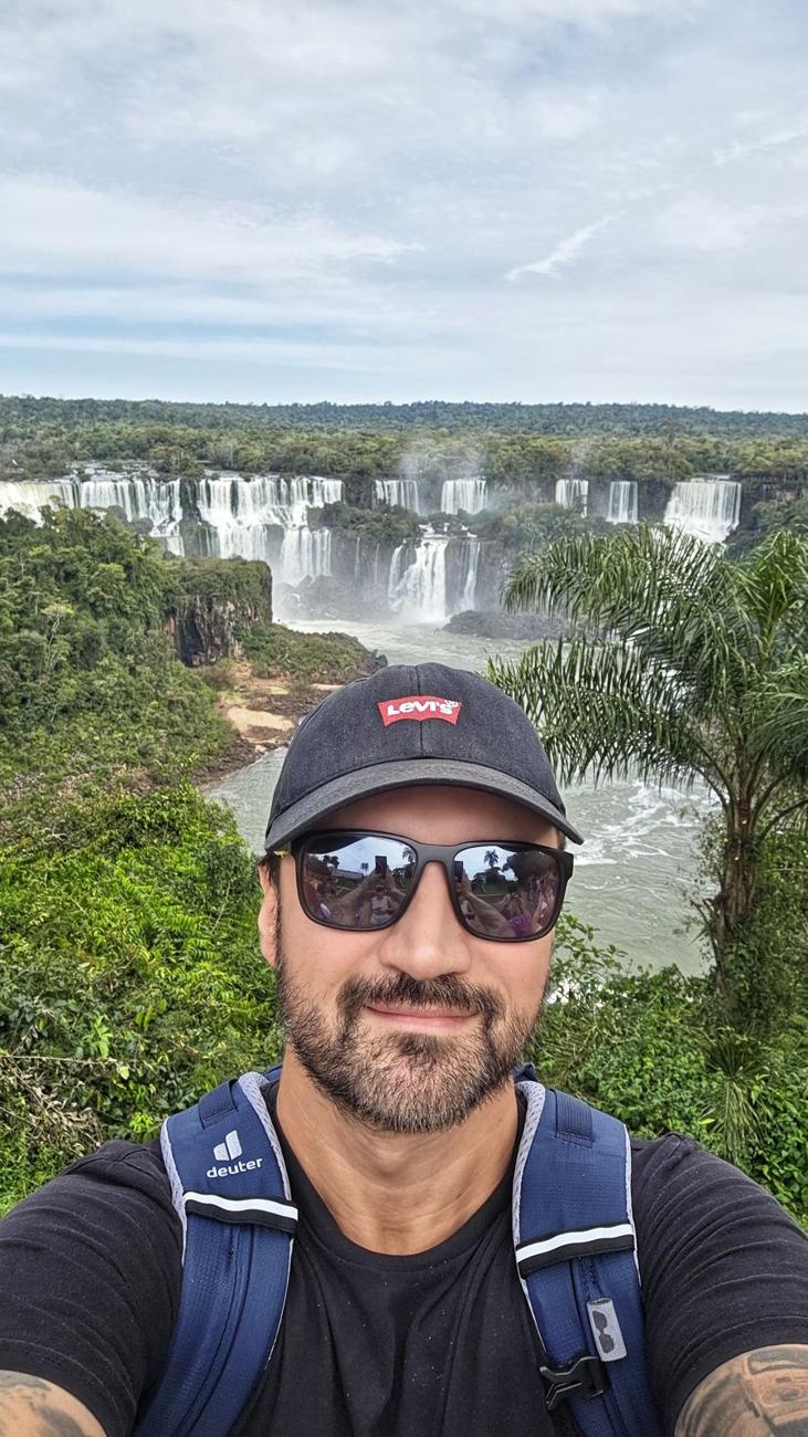 Selfie na tle wodospadów Iguazú
